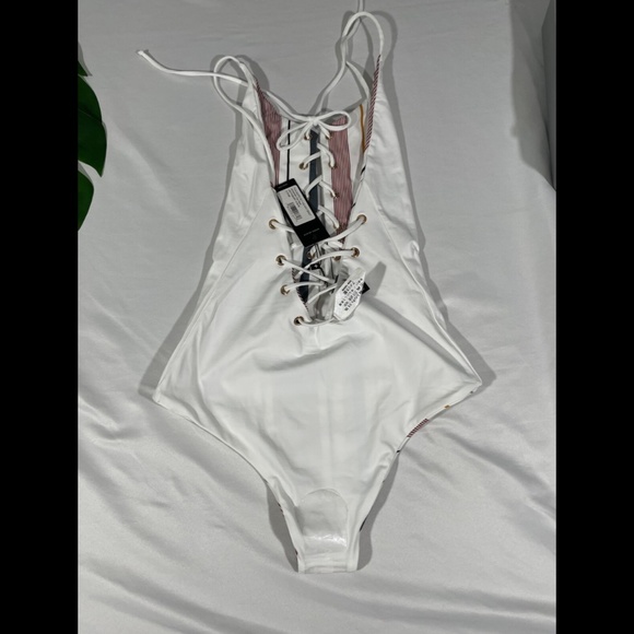 NWT TAVIK [ XS ] Monahan Lace Up‎ One Piece Swimsuit in White Berry Stripe - Picture 11 of 12
